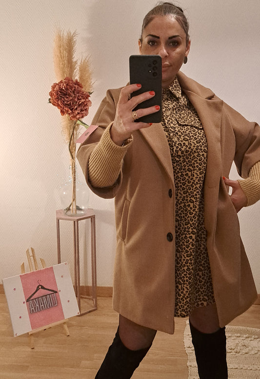 Manteau couleur marron effet pull au manche